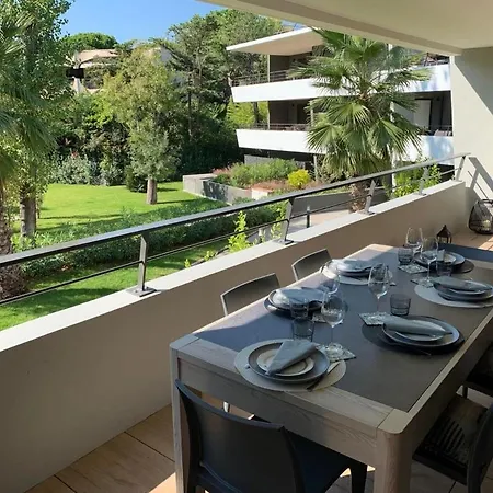 Climatise Les Pieds Dans L'eau Pour 6 Personnes Avec 1 Parentale, 1 Double Et 1 Mini Piscine Sur Le Toit Clim Garage Apartment Villeneuve-Loubet