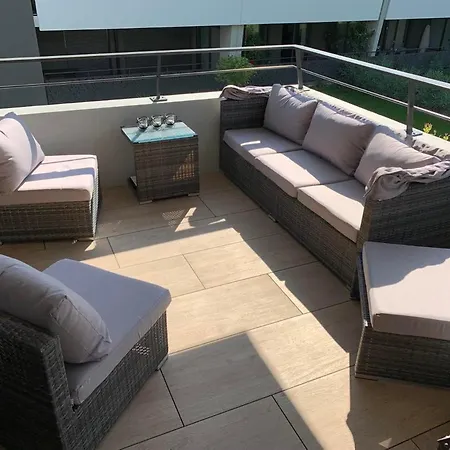 Climatise Les Pieds Dans L'eau Pour 6 Personnes Avec 1 Parentale, 1 Double Et 1 Mini Piscine Sur Le Toit Clim Garage شقة فينوف لوبيه