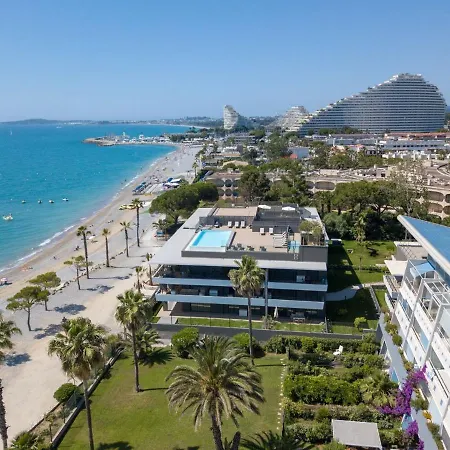 Climatise Les Pieds Dans L'eau Pour 6 Personnes Avec 1 Parentale, 1 Double Et 1 Mini Piscine Sur Le Toit Clim Garage شقة