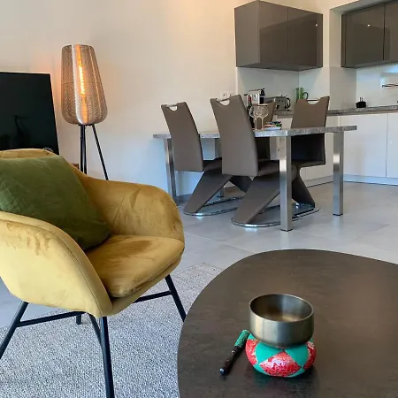 Apartment Climatise Les Pieds Dans L'eau Pour 6 Personnes Avec 1 Parentale, 1 Double Et 1 Mini Piscine Sur Le Toit Clim Garage Villeneuve-Loubet