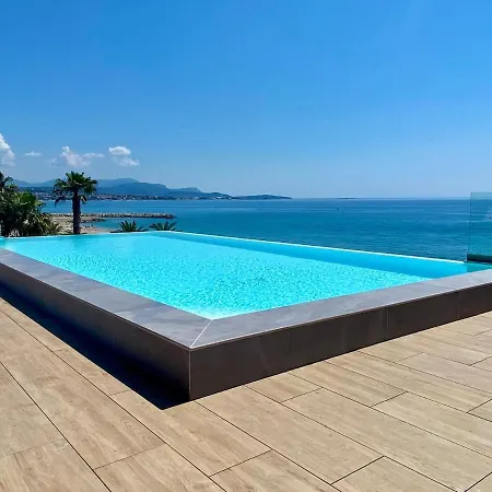 Climatise Les Pieds Dans L'eau Pour 6 Personnes Avec 1 Parentale, 1 Double Et 1 Mini Piscine Sur Le Toit Clim Garage شقة فينوف لوبيه