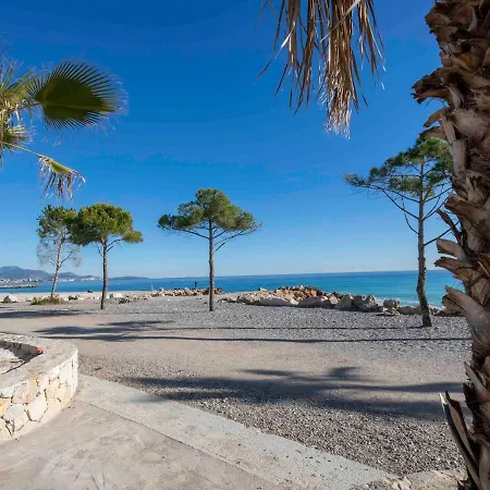 Climatise Les Pieds Dans L'eau Pour 6 Personnes Avec 1 Parentale, 1 Double Et 1 Mini Piscine Sur Le Toit Clim Garage شقة