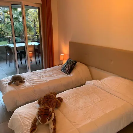 Climatise Les Pieds Dans L'eau Pour 6 Personnes Avec 1 Parentale, 1 Double Et 1 Mini Piscine Sur Le Toit Clim Garage Apartment Villeneuve-Loubet