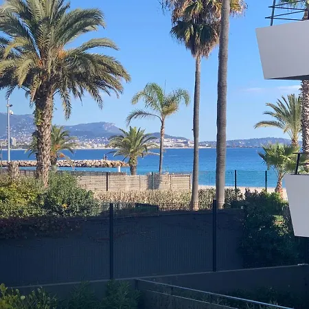 Climatise Les Pieds Dans L'eau Pour 6 Personnes Avec 1 Parentale, 1 Double Et 1 Mini Piscine Sur Le Toit Clim Garage شقة