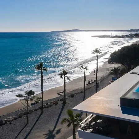 Climatise Les Pieds Dans L'eau Pour 6 Personnes Avec 1 Parentale, 1 Double Et 1 Mini Piscine Sur Le Toit Clim Garage Apartment Villeneuve-Loubet