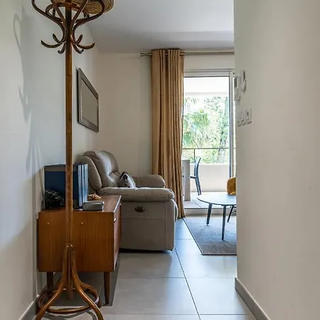 Climatise Les Pieds Dans L'eau Pour 6 Personnes Avec 1 Parentale, 1 Double Et 1 Mini Piscine Sur Le Toit Clim Garage Apartment *