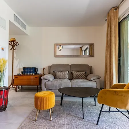 Climatise Les Pieds Dans L'eau Pour 6 Personnes Avec 1 Parentale, 1 Double Et 1 Mini Piscine Sur Le Toit Clim Garage فينوف لوبيه