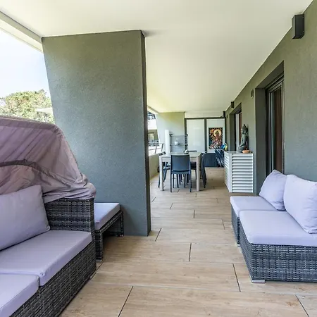 Climatise Les Pieds Dans L'eau Pour 6 Personnes Avec 1 Parentale, 1 Double Et 1 Mini Piscine Sur Le Toit Clim Garage * Villeneuve-Loubet