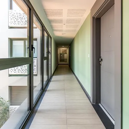 Apartment Climatise Les Pieds Dans L'eau Pour 6 Personnes Avec 1 Parentale, 1 Double Et 1 Mini Piscine Sur Le Toit Clim Garage