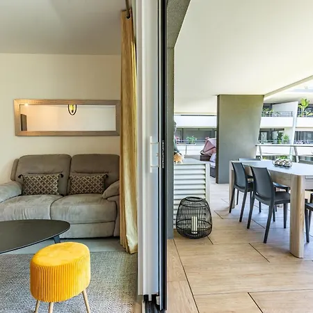 Climatise Les Pieds Dans L'eau Pour 6 Personnes Avec 1 Parentale, 1 Double Et 1 Mini Piscine Sur Le Toit Clim Garage *