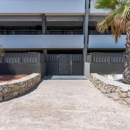 Climatise Les Pieds Dans L'eau Pour 6 Personnes Avec 1 Parentale, 1 Double Et 1 Mini Piscine Sur Le Toit Clim Garage شقة *