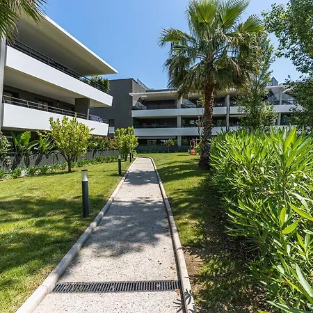 Apartment Climatise Les Pieds Dans L'eau Pour 6 Personnes Avec 1 Parentale, 1 Double Et 1 Mini Piscine Sur Le Toit Clim Garage Villeneuve-Loubet